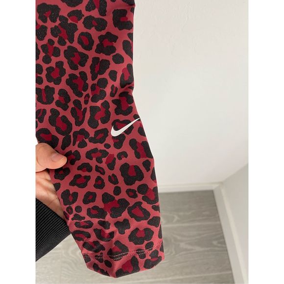 NIKE Animal Print High Rise Leggings Size Small NWT - Picture 3 of 7
